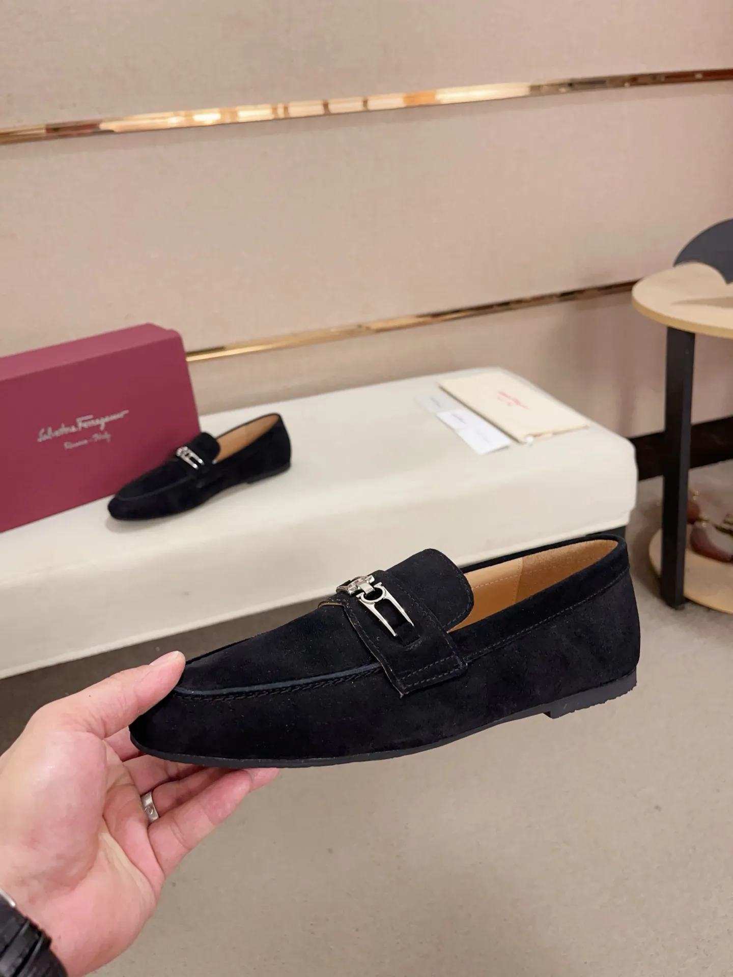 Men's shoes💰: 480💰 High version Ferragamo Dongguan quality! 🆕🆕Exclusive hot-selling products in stock🔥🔥New products on the shelves, high-quality shoes, complete with packaging! 💪 💪 Material: Imported suede cowhide 🐂 + Imported high-quality water-dyed cowhide lining + wear-resistant outsole 👍🏻👍🏻 Features: High-end and comfortable, purely handmade 🚀 🚀 Create the perfect shoes that suit you best 🔥 🔥 Size: (38-44) Can be customized 45 non-returnable!